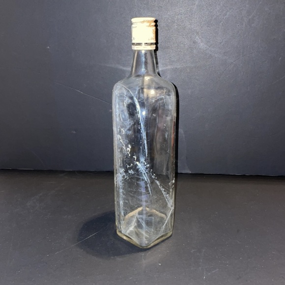 Gordon’s London Dry Gin Glass Liquor Bottle - Picture 4 of 8